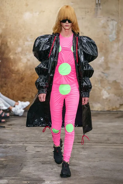 Look 10